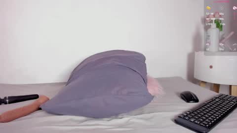  I am Mia  online show from 04.18.26