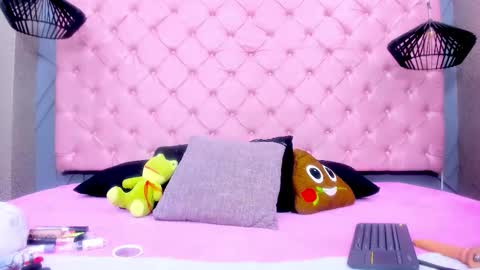 Mia online show from 01.15.26