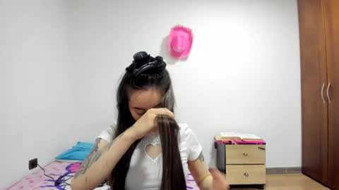 mia kaneee online show from 12.29.24