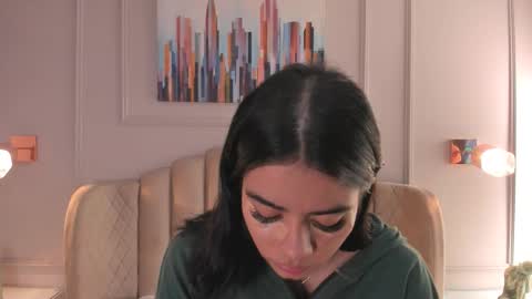 Mia online show from 12.18.25