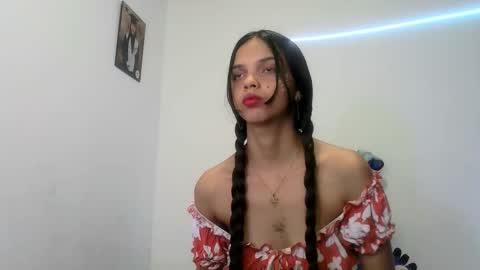 Snapshot of mia_lucy_21 chatting on 10.10.25 mia lucy 21 online show from 10.10.25