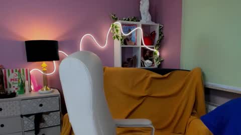 Mia online show from 11.13.25