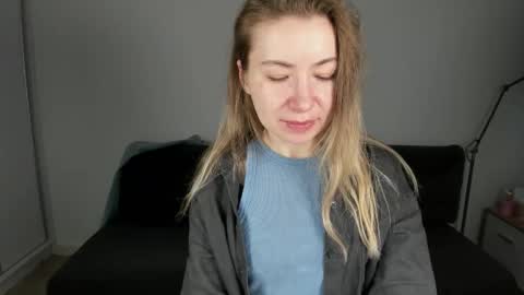 Mia online show from 12.23.25