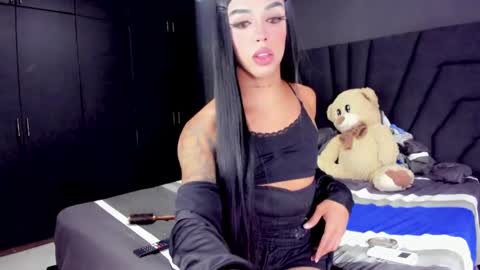 Mia3 online show from 10.12.25