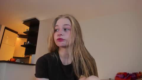 Snapshot of mia_meows chatting on 10.07.25 Mia here Appreciate your support online show from 10.07.25