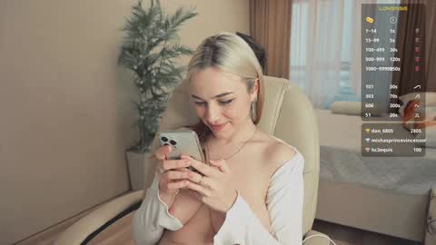 Snapshot of mia_milagros chatting on 01.28.25 mia_milagros online show from 01.28.25