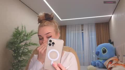 Snapshot of mia_milagros chatting on 02.14.25 mia_milagros online show from 02.14.25