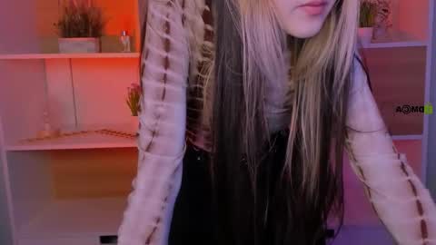 mia_moah online show from 10.14.25