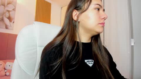 Mia Nevaeh - follow me online show from 01.11.25