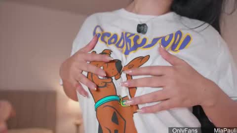 Instagram Nelyiramirez online show from 03.07.26