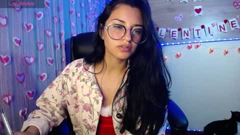 Snapshot of mia_petitebaby chatting on 02.07.25  Ma  online show from 02.07.25