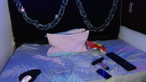 Mia  online show from 12.30.24