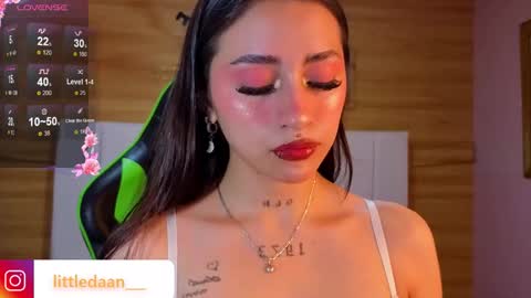Snapshot of mia_ponce_a chatting on 12.19.25 MIA online show from 12.19.25