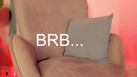 Snapshot of mia_ravenn chatting on 12.30.24 Mia online show from 12.30.24