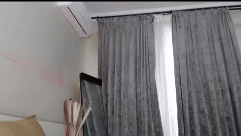 Mia Rie online show from 04.01.26