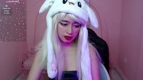 Mia  online show from 12.21.25