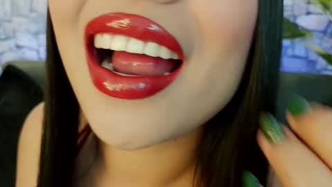 Mia online show from 12.19.25