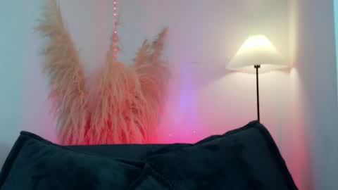 Mia online show from 04.16.26