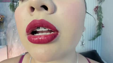 Mia Roux online show from 11.08.25