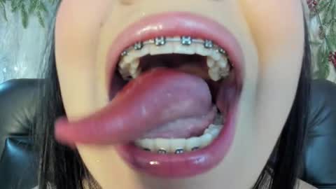 Mia Roux online show from 11.30.25