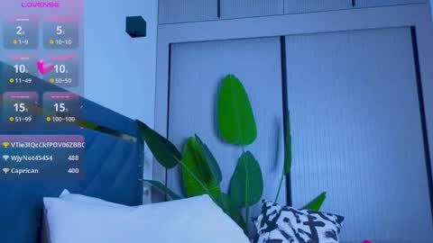 Mia online show from 09.16.25