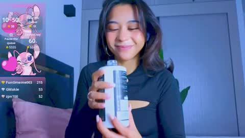 Mia online show from 10.05.25