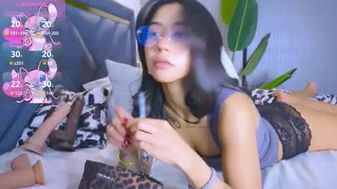 Mia online show from 11.19.25