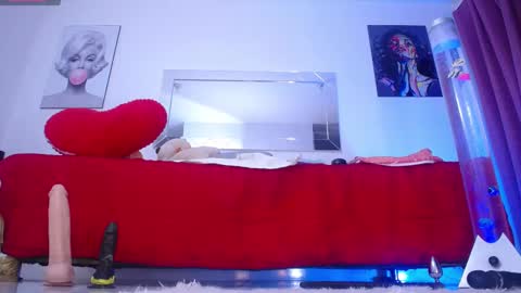 Mia  online show from 02.15.25