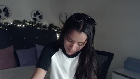 mia_sweetdc online show from 12.13.24