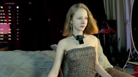 Snapshot of mia_vebes chatting on 01.13.25 Mia online show from 01.13.25