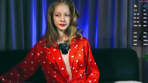Snapshot of mia_vebes chatting on 10.12.25 Mia online show from 10.12.25