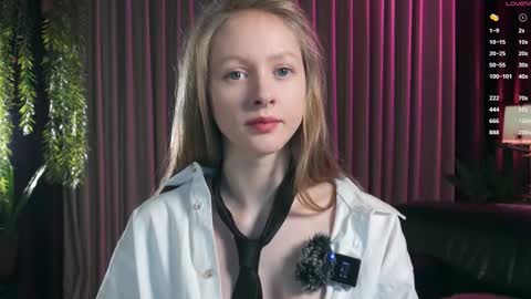 Mia online show from 12.02.25