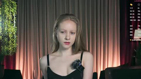 Snapshot of mia_vebes chatting on 12.19.25 Mia online show from 12.19.25