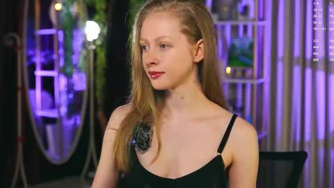 Snapshot of mia_vebes chatting on 02.24.26 Mia online show from 02.24.26