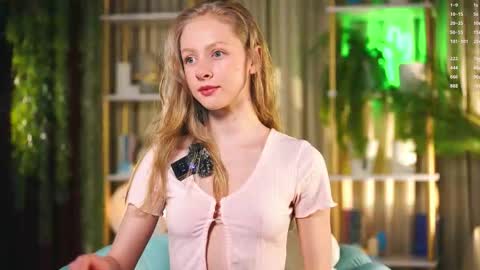 Snapshot of mia_vebes chatting on 02.25.26 Mia online show from 02.25.26