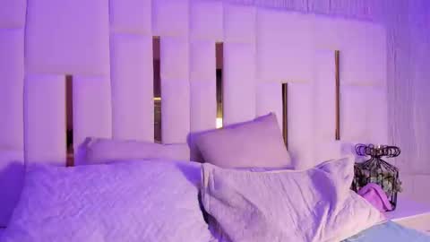 mia_vy online show from 10.12.25