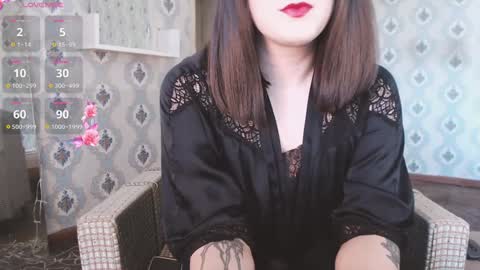 Snapshot of mia_wallase chatting on 12.17.24 mia_wallase online show from 12.17.24
