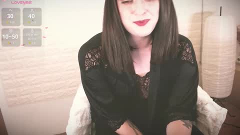 Snapshot of mia_wallase chatting on 09.24.25 mia_wallase online show from 09.24.25