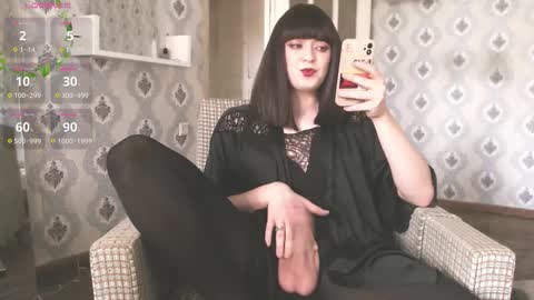 Snapshot of mia_wallase chatting on 10.11.25 mia_wallase online show from 10.11.25