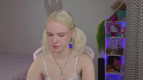 Mia online show from 04.15.26