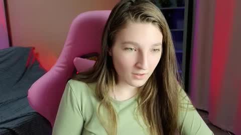 Snapshot of mia_weawer chatting on 11.27.25 Mia online show from 11.27.25