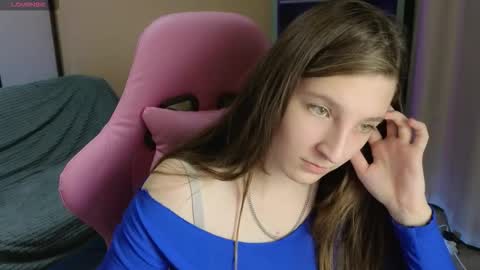 Snapshot of mia_weawer chatting on 11.30.25 Mia online show from 11.30.25