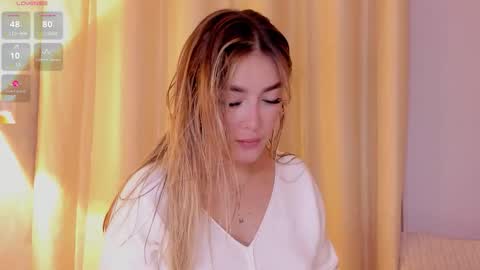 Mia White  online show from 02.19.26