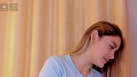 Mia White  online show from 04.17.26