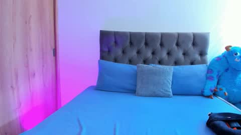    online show from 11.04.25