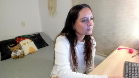 Snapshot of mia_xgray chatting on 12.21.24 Mia online show from 12.21.24