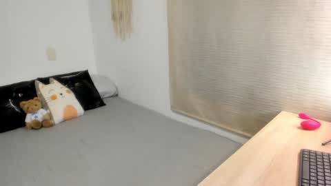 Snapshot of mia_xgray chatting on 01.29.25 Mia online show from 01.29.25