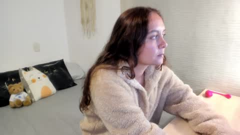 Snapshot of mia_xgray chatting on 02.08.25 Mia online show from 02.08.25