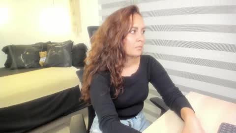 Snapshot of mia_xgray chatting on 10.14.25 Mia online show from 10.14.25