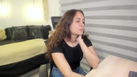 Snapshot of mia_xgray chatting on 11.10.25 Mia online show from 11.10.25